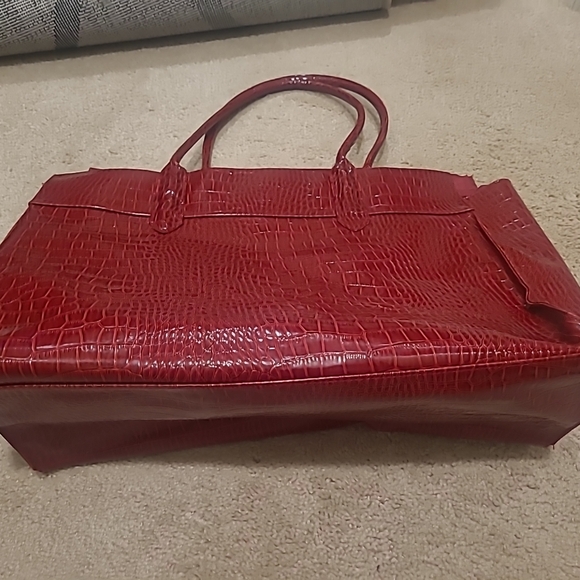 Elizabeth Arden Oversized Red Alligator Skin Faux Tote - Picture 8 of 15